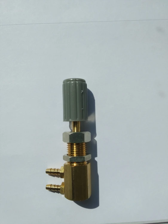 Regulator woda powietrze z pokrętłem.jpg