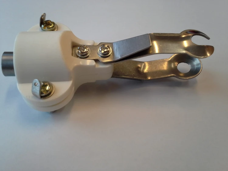 Głowica amalgamatora wraz z metalowymi łapkami.jpg